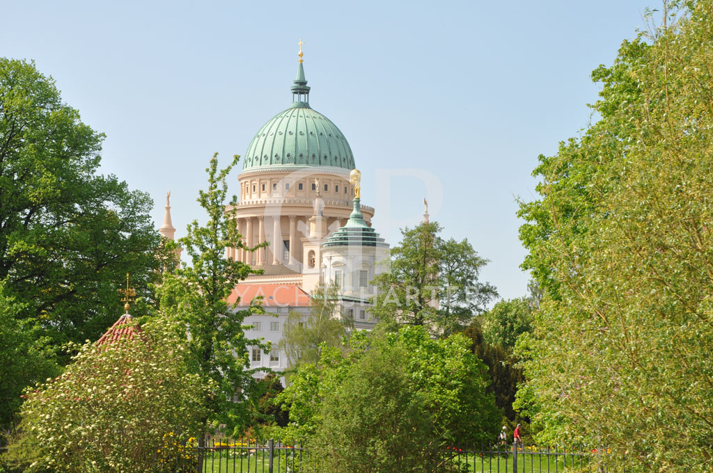 Potsdam war ein politisches und kulturelles Zentrum Preußens. Hier kann man die Zeugnisse der Preußischen Geschichte mit seinen Schlössern (Sanssouci, Cecilienhof) und Gärten, dem Viertel Alexandrowka und dem Holländischen Viertel bei einem